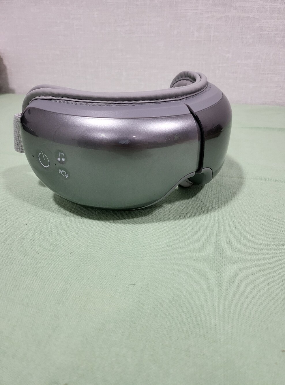 Renpho Eye Massager with Heat & Bluetooth - Excellent Condition
